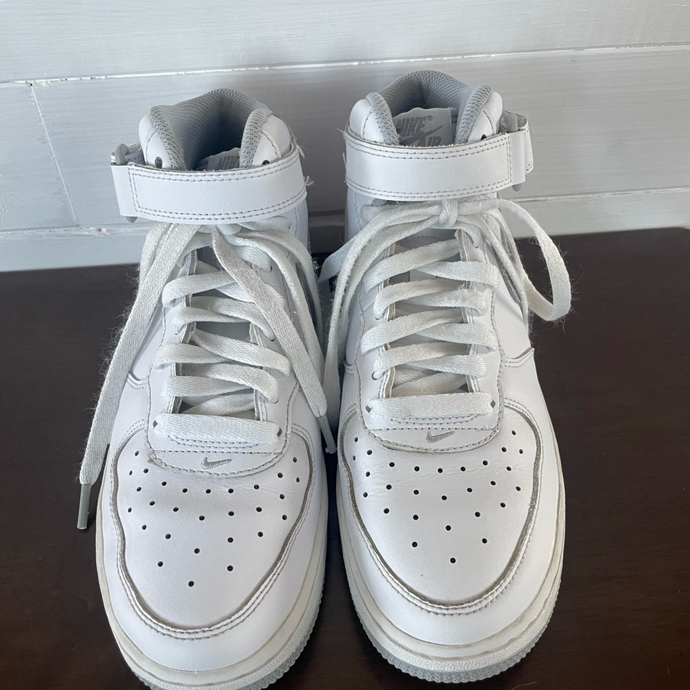 Nike Kid’s Air Force 1 Sneakers. Big Kid’s 6Y.